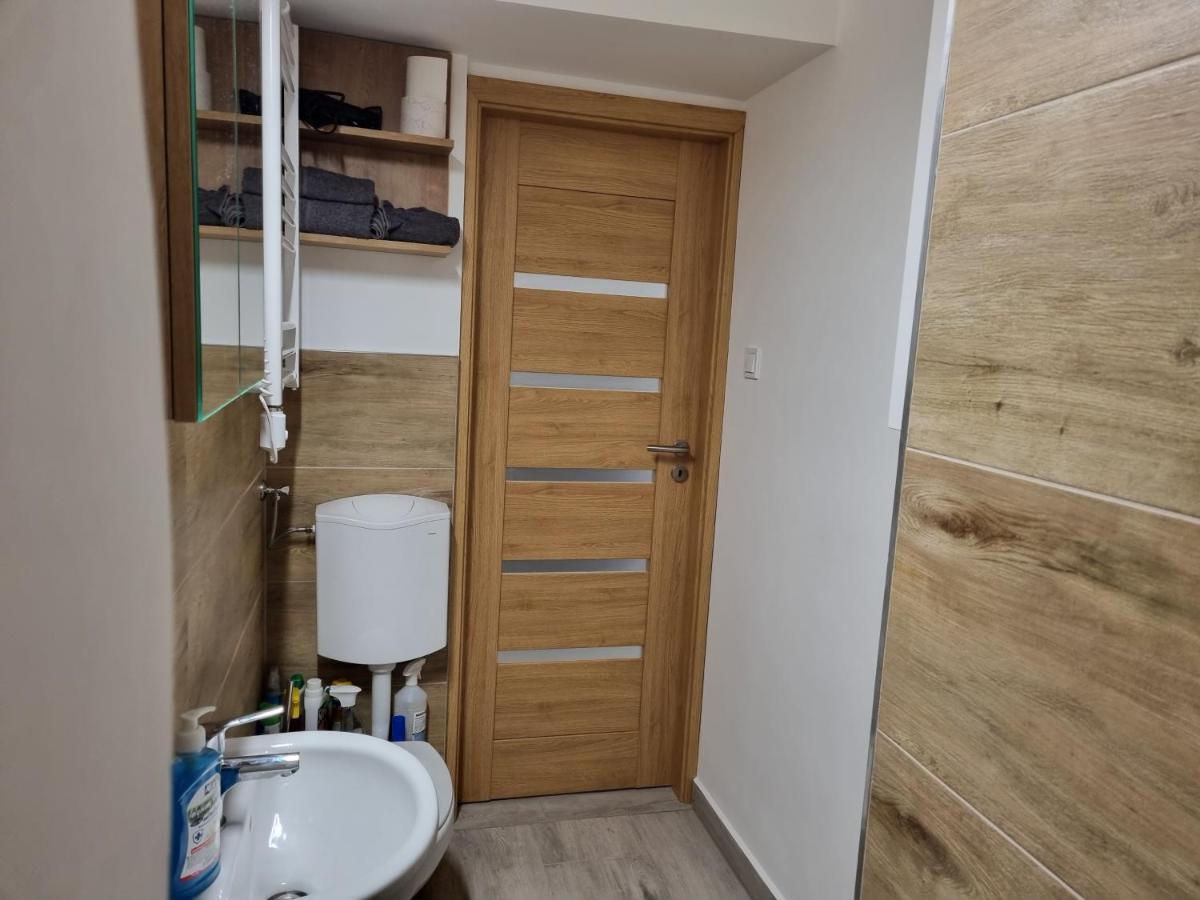 Downtown Studio Apartman Pécs Buitenkant foto