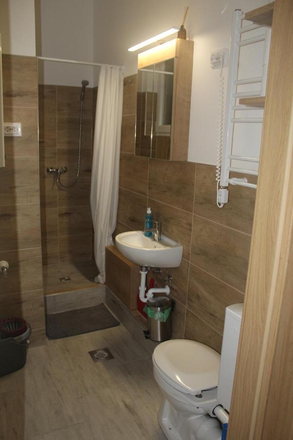 Downtown Studio Apartman Pécs Buitenkant foto