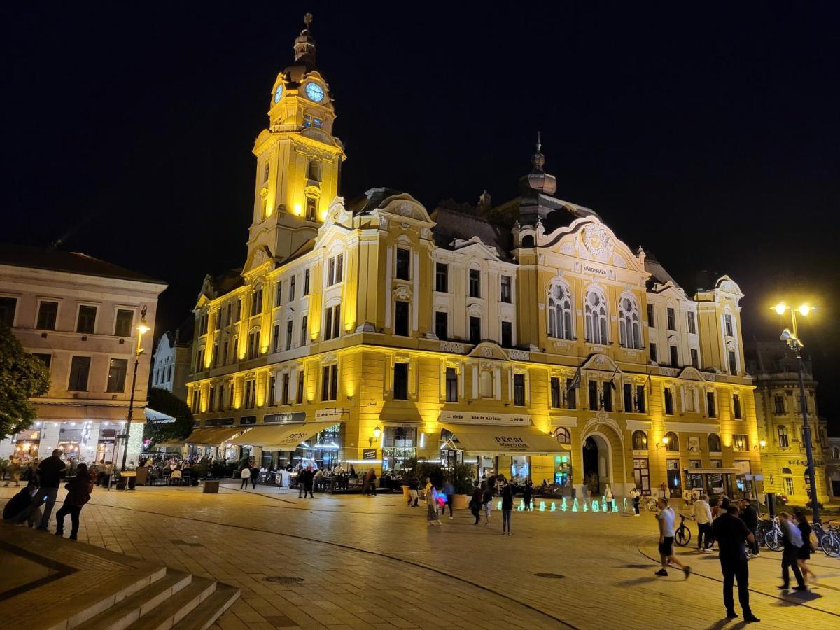 Downtown Studio Apartman Pécs Buitenkant foto